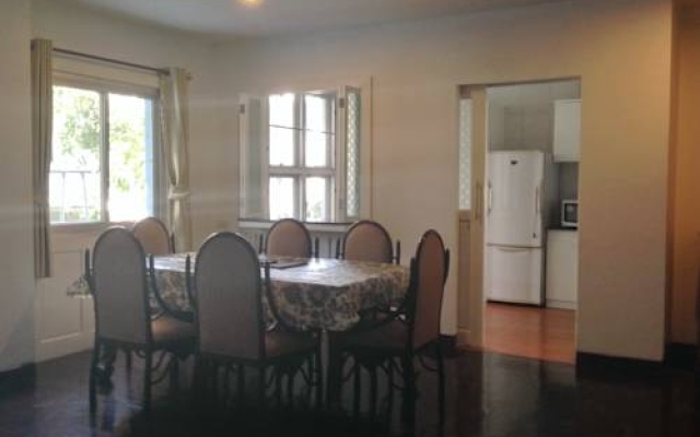 Апартаменты Sriwattana Apartment Бангкок комната для гостей