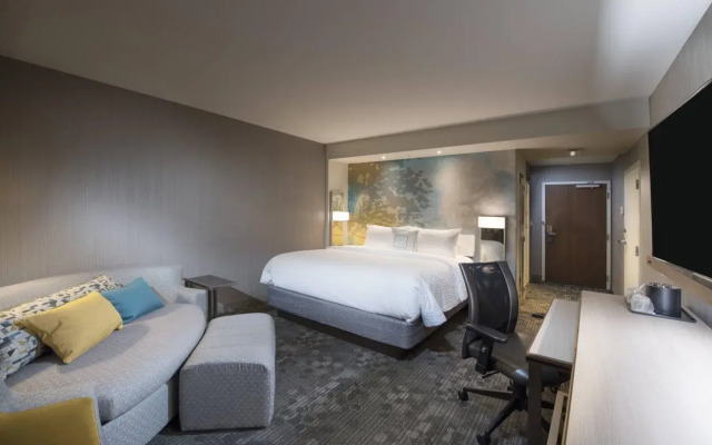 Courtyard by Marriott Atlanta Alpharetta/Avalon Area