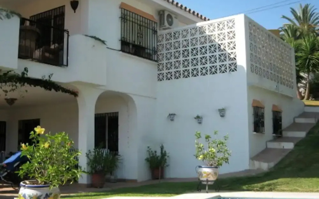 Apartment in Beautiful Villa With Communal Swimming Pool