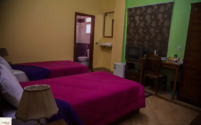 Travelholic Hostel