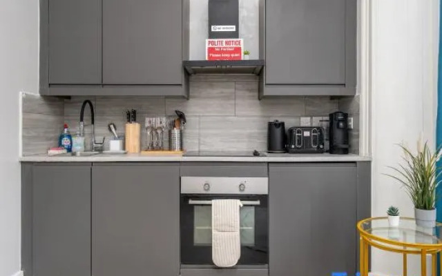 Stunning Kensington Flat | 2 minute walk to Tube