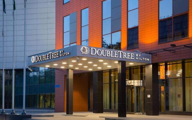 Гостиница DoubleTree by Hilton Novosibirsk в Новосибирске - забронировать гостиницу DoubleTree by Hilton Novosibirsk, цены и фото номеров Новосибирск вид на фасад