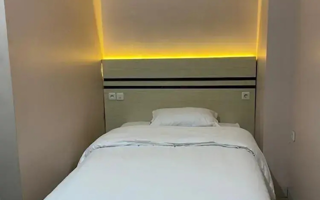 Karana Guesthouse Syariah Bandung & Luang Cafe