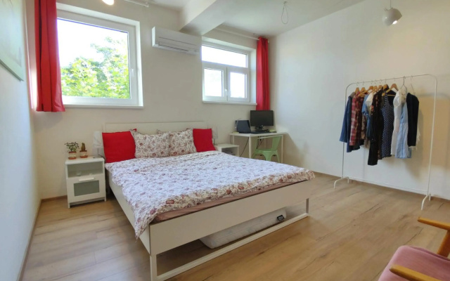 4 bedroom apartment in city center with air conditioning