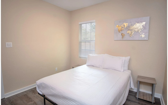 3BR 2BA Remodeled House Near Downtown
