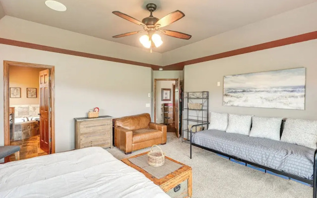 Spearfish Retreat w/ Fireplace + Mountain Views!