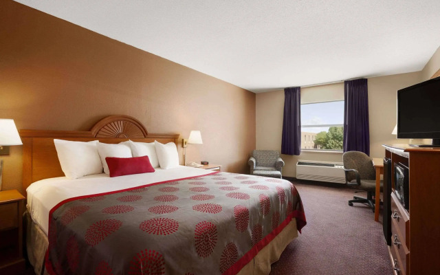 Ramada Sioux City