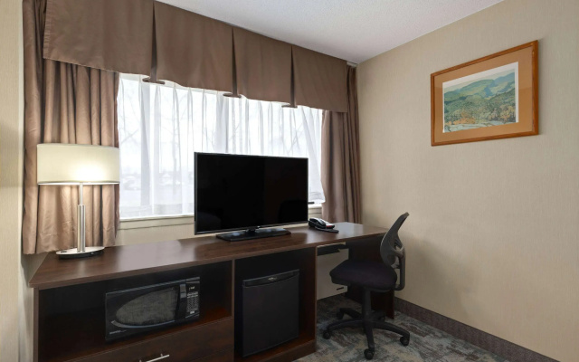 Travelodge by Wyndham Thunder Bay