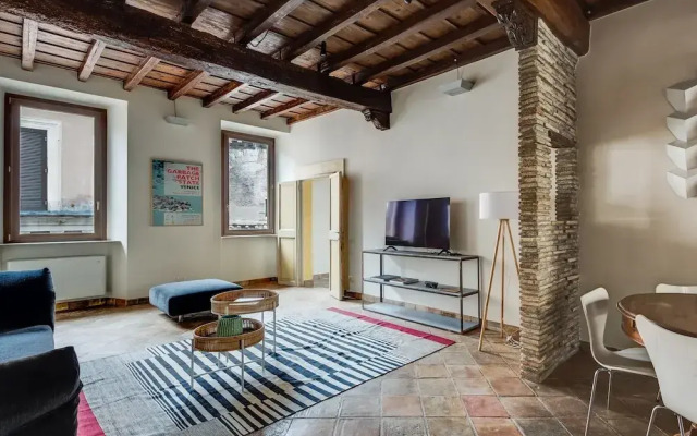 Pantheon Luxury Enchanting Apartment