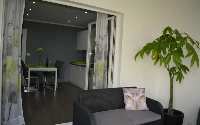 Green-beautiful Modern Apt. With Balcony & Garden