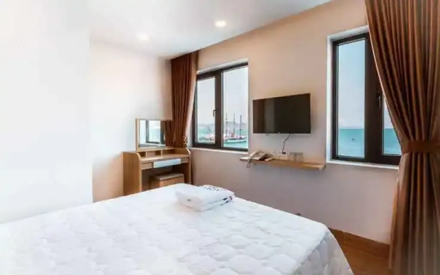 Aqua Seaview Hotel