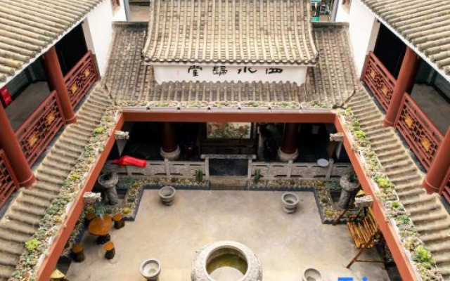 Luxi Qixi Bieyuan Homestay (Alu Ancient Cave Branch)