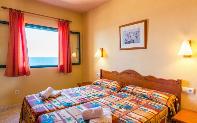 Отель Apartamentos Cabo Baños вид на фасад
