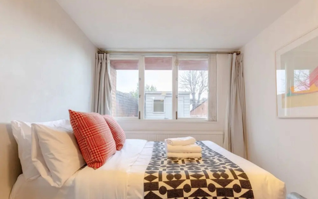 Stunning 1BD Flat w/ Garden Area, Kentish Town!