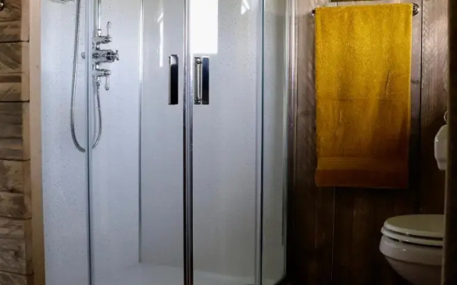 Brackenhill Glamping - Safari Tent with Hot Tub