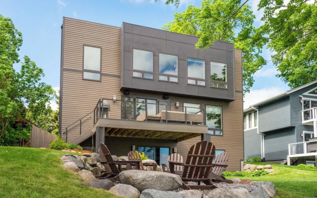 Lakefront Luxury