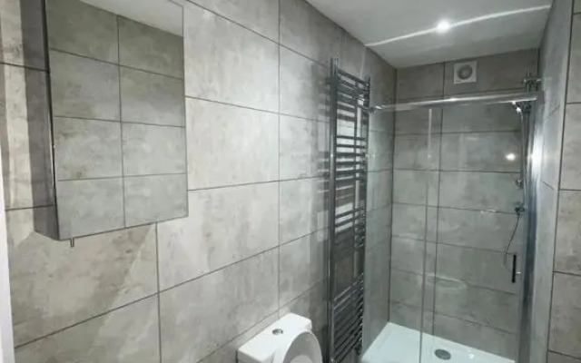 Double Room with Private Bathroom in Basingstoke