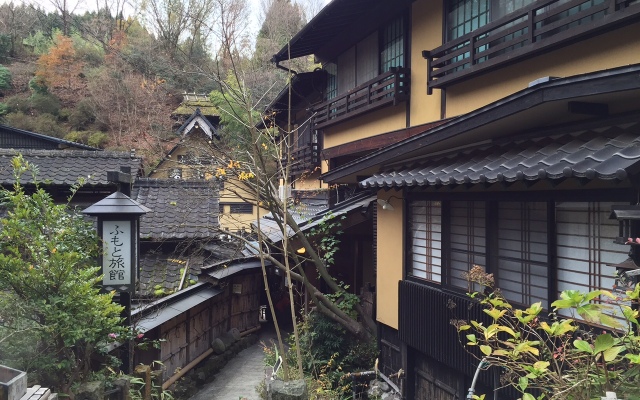 Отель Fumoto Ryokan Япония, Минамиогуни - отзывы, цены и фото номеров - забронировать отель Fumoto Ryokan онлайн вид на фасад