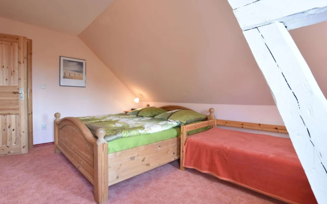 Comfy Apartment in Kröpelin near Sea Beach