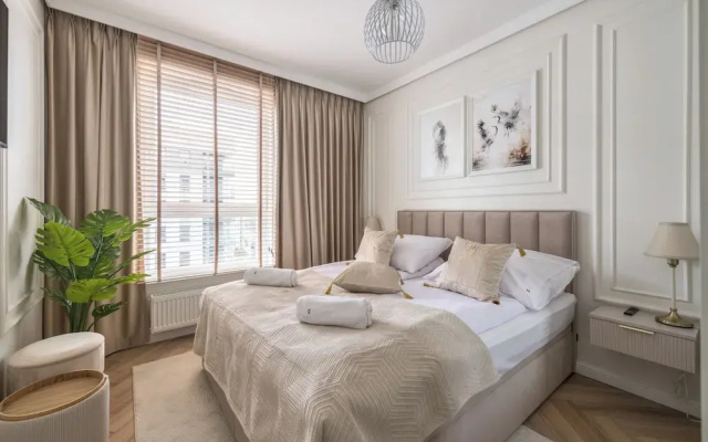 Horizon 170 Deluxe by Grand Apartments