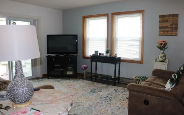 2729 Willow Ave. 3 Bedroom Condo
