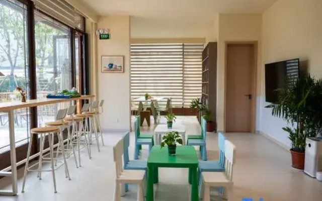 Shuaiwa Club Homestay (Shanghai Jinshan North Station Huakai Seaside Ecological Park)