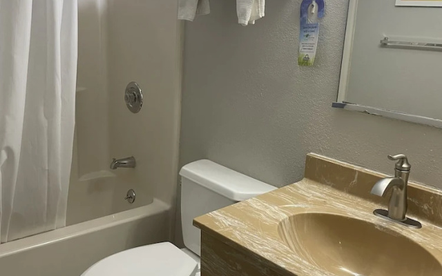 Days Inn by Wyndham Warrensburg
