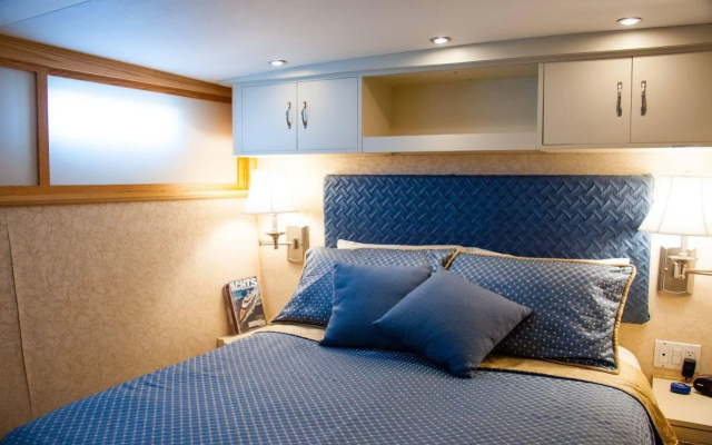 Ocean Romance Dockside B and B Yacht Hotel