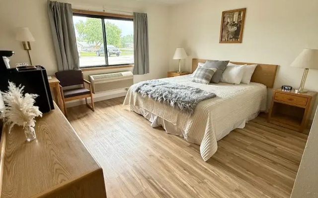 Hygge Inn & Suites