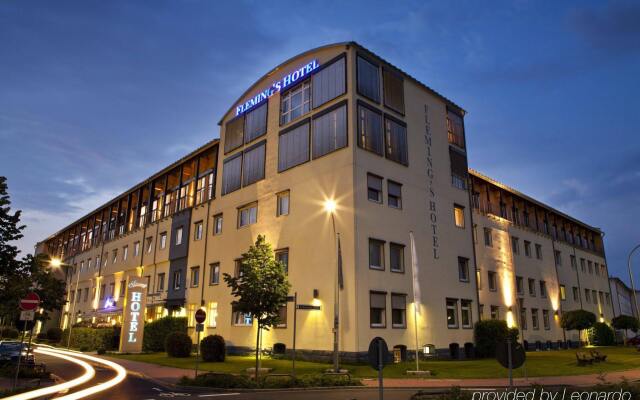Fleming’s Conference Hotel Frankfurt вид на фасад