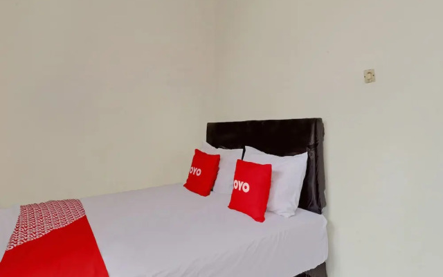 OYO Life 92685 Kost Arimbi