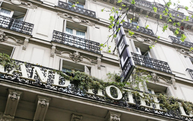 Отель Hôtel de Suez вид на фасад