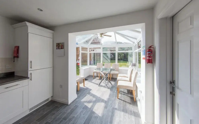 5 Bed Detached House - Sleeps 14