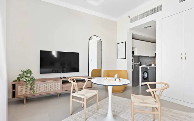 Spacious Studio in Art Gardens Gym Pool