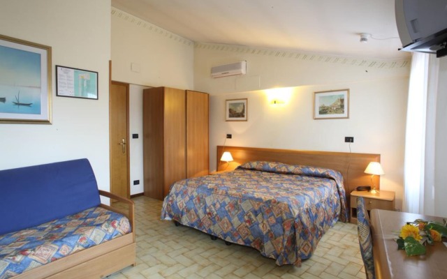 Отель Albergo Alla Campana Доло комната для гостей