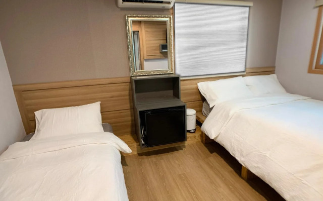 J-Honor Guesthouse