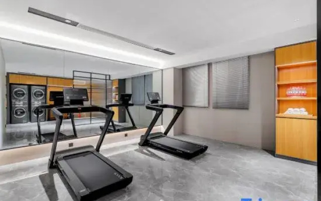 Homeinn Selected Hotel (Urumqi Convention Wuyue Plaza)