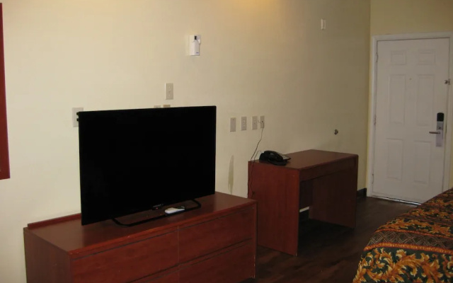Scottish Inn and Suites