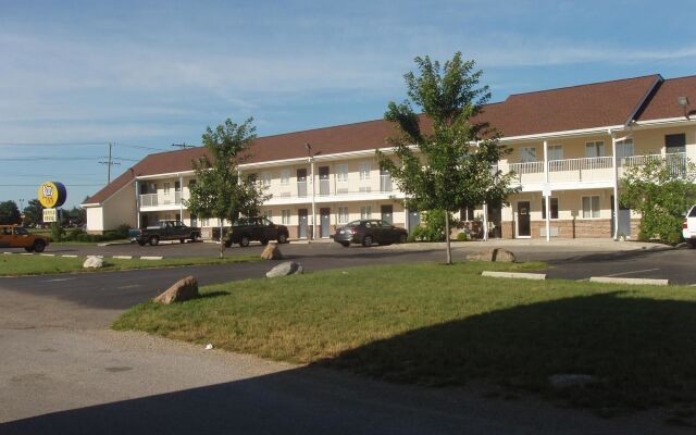 Отель Kozy Inn Columbus Колумбус вид на фасад