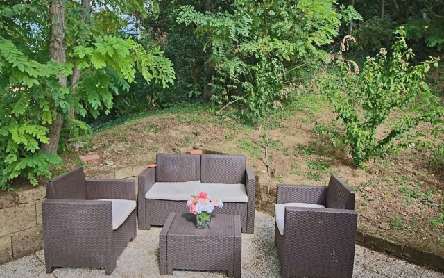 Flat in Piticchio With Scenic Views & Pool