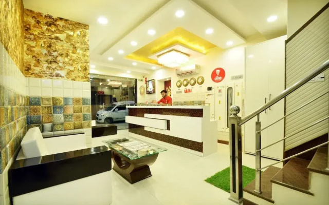 OYO 8666 Hotel The Queen
