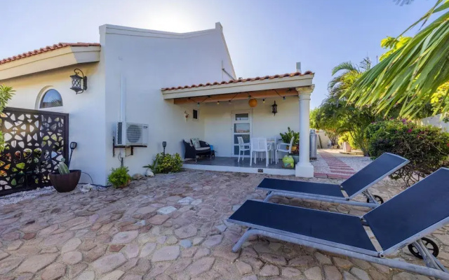 Charming Cozy Studio With Patio Near the Beach