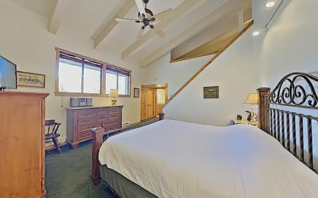 Cozy One Bedroom Condo with Loft - Just Steps to Mammoth Mountain! Free WiFi and Parking! by RedAwning