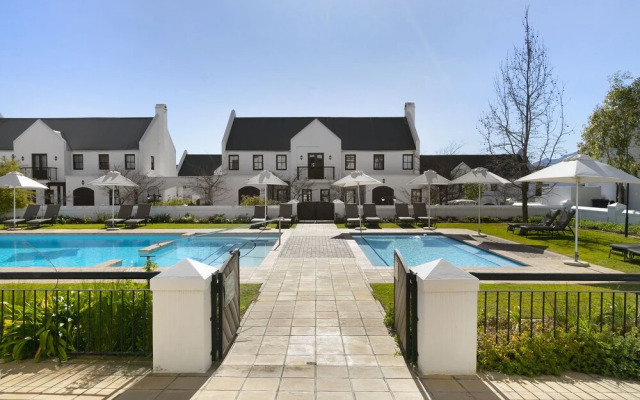 Winelands Golf Lodges 18