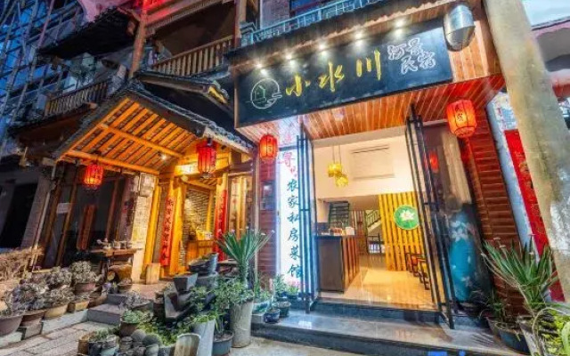 Xiaoshuchuan Riverside View Guesthouse (Zhenyuan Ancient Town)