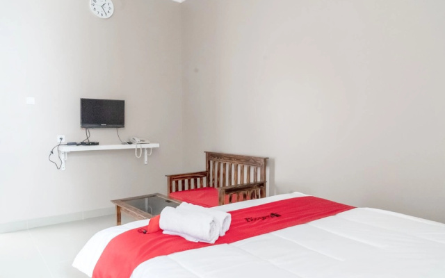 RedDoorz Plus near Tambun Station