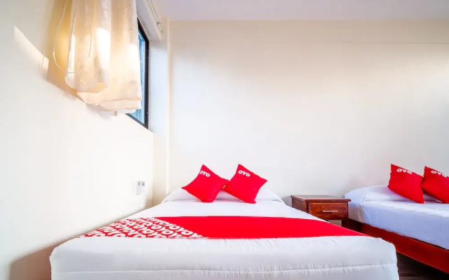 OYO Hotel D Leon