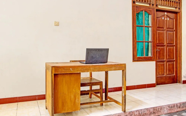 SPOT ON 93007 Guest House Lestari