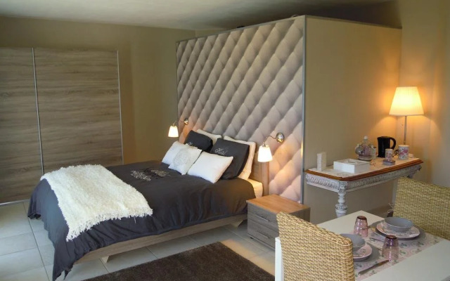 Clyde & Gaelle Guesthouse