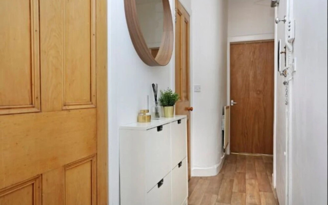 An Elegant and Artistic Apartment for 4